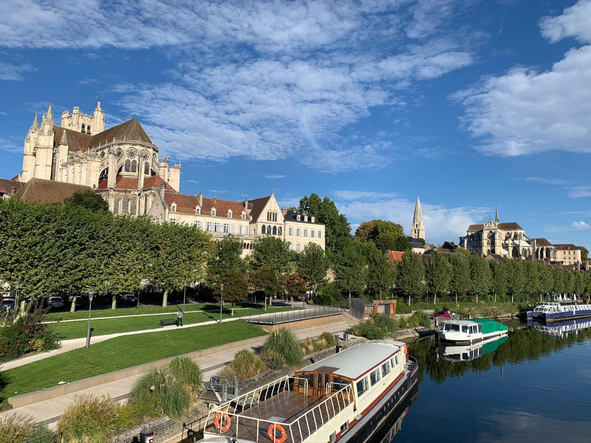 Maison Des Pilastres Au Coeur D'Auxerre Exteriör bild